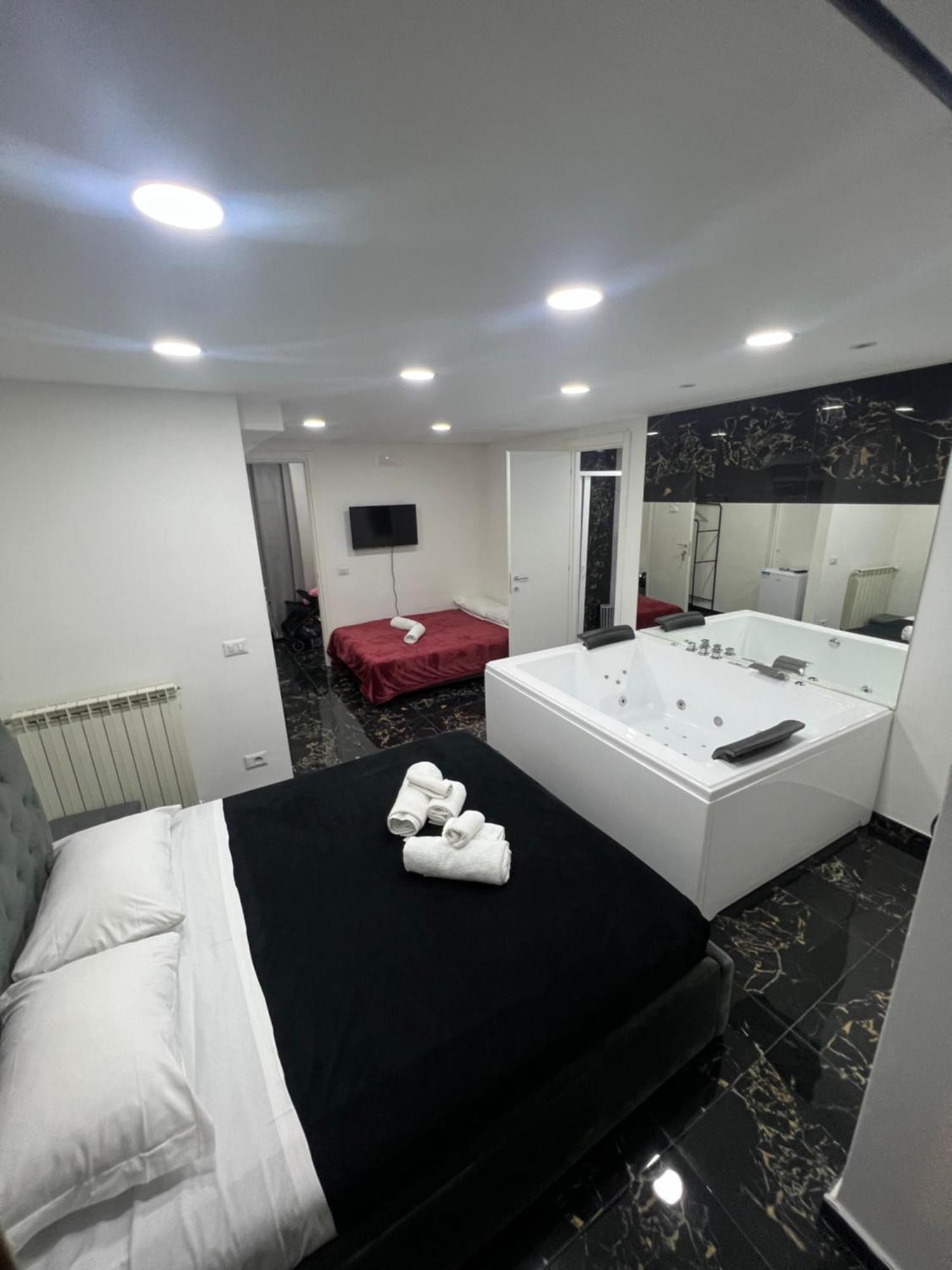 Valentino Luxury Suites Napels Buitenkant foto